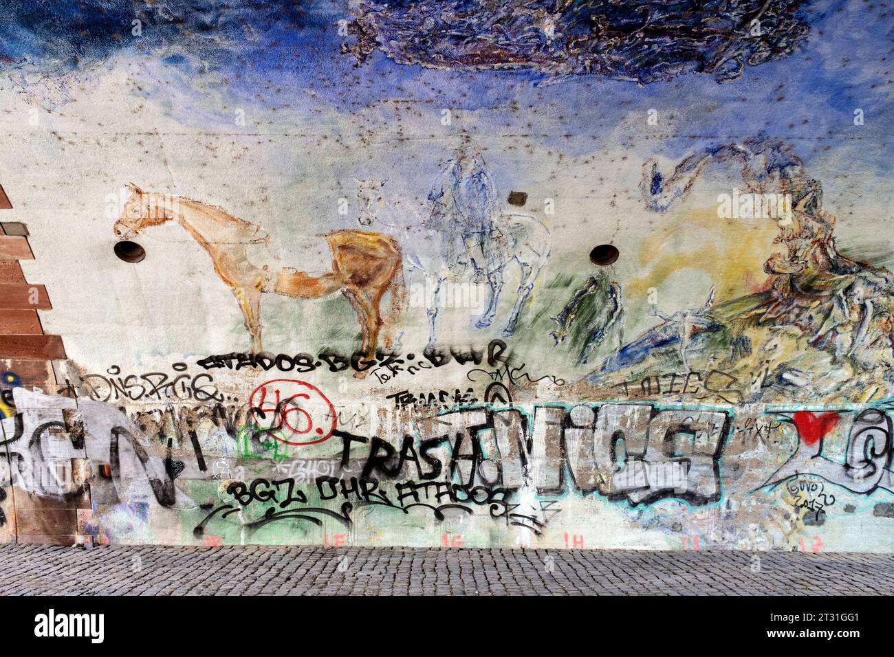 Urbane Kunst unter der Brücke in der Innenstadt von Frankfurt am Main Stockfoto