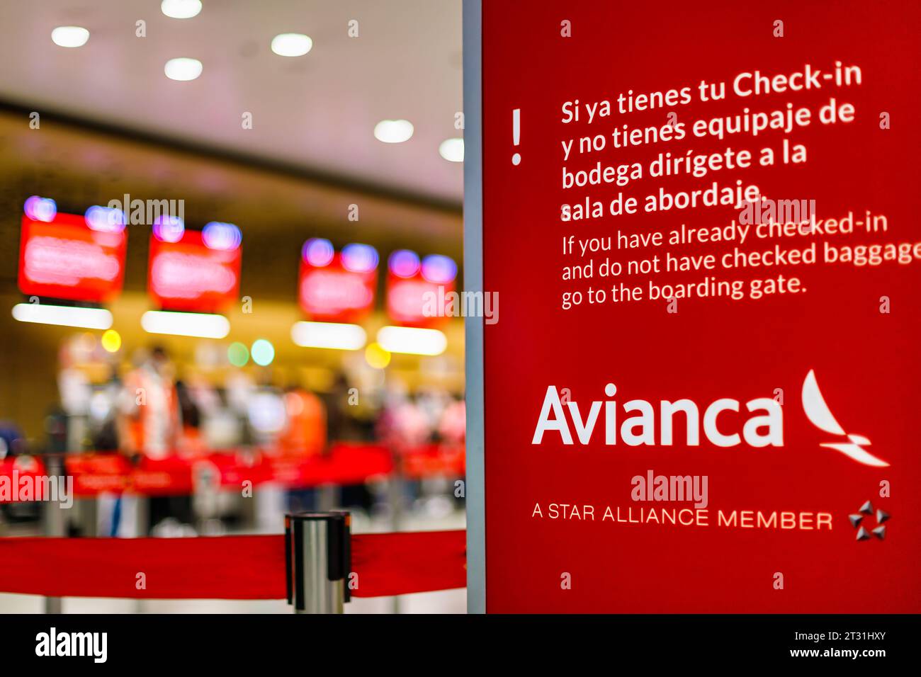 Bogota, Kolumbien - 8. Januar 2023: Hinweisschild der Fluggesellschaft Avianca am Flughafen El Dorado Stockfoto