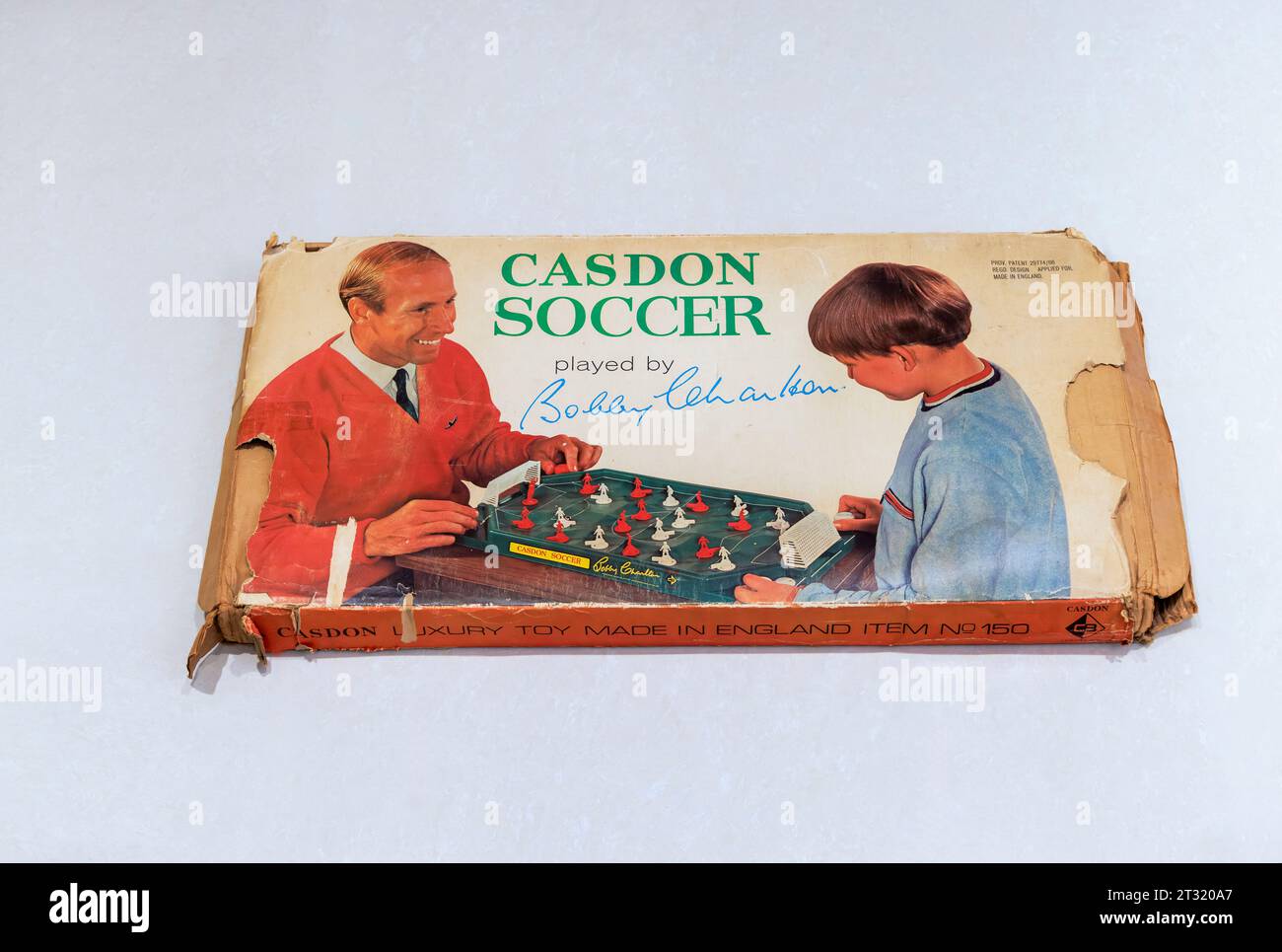 Casdon Soccer wurde von Bobby Charlton gespielt und ist ein klassisches Kinderfußballspiel in einer Kiste aus der Mitte der 1960er Jahre Stockfoto