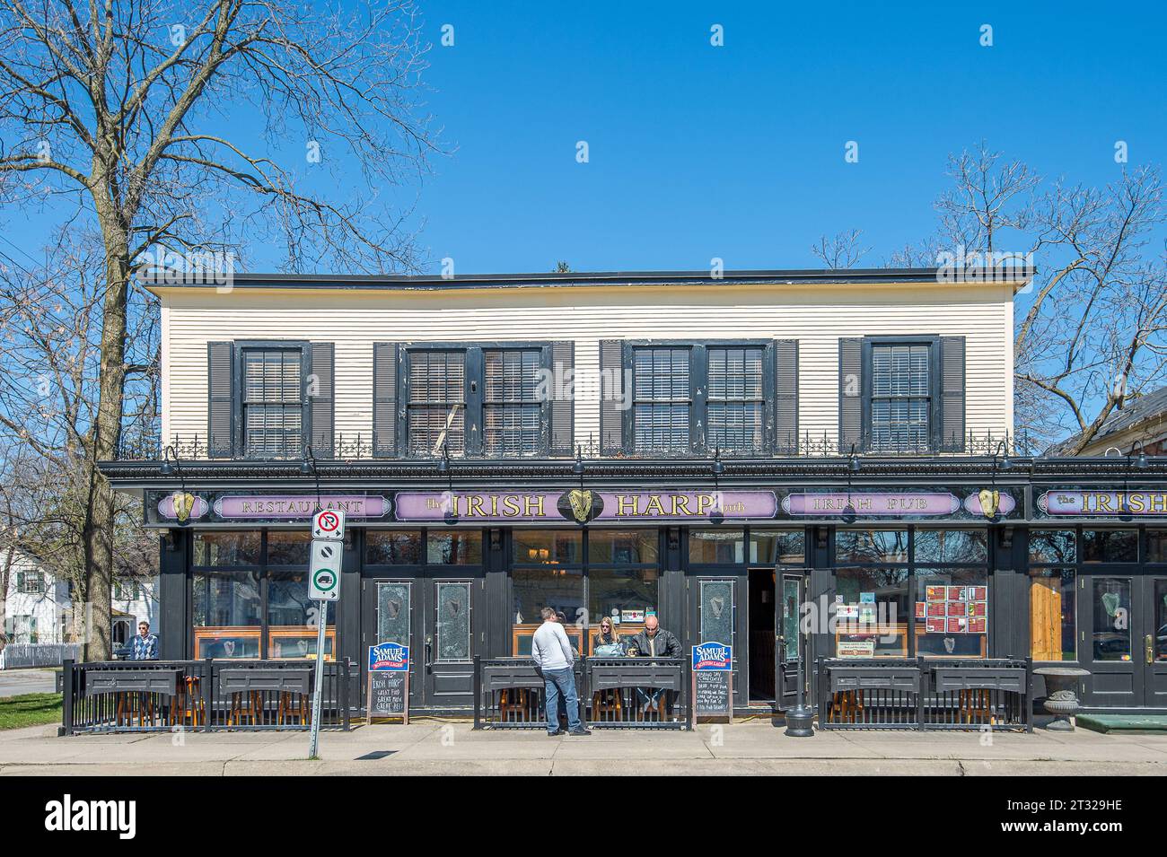 Irish Pub in der historischen Stadt Niagara on the Lake Ende April in Ontario, Kanada. Stockfoto