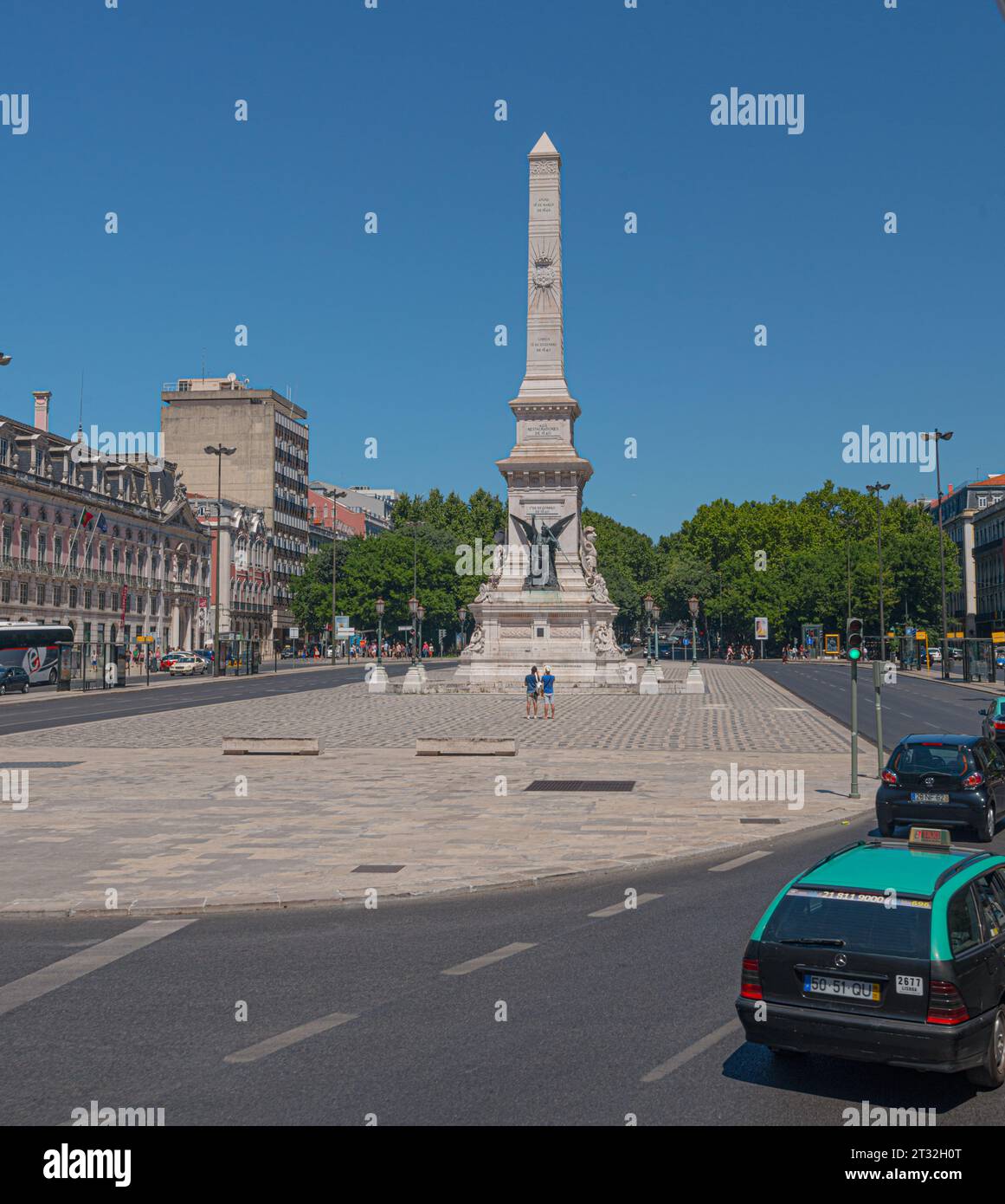 Lisboa, Portugal - 24. Juli 2016: Monumento aos Restauradores auf dem Platz Restauradores. Stockfoto
