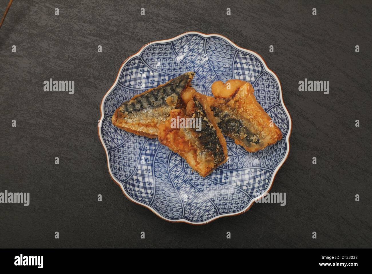 Gewürzte und frittierte Makrele im japanischen Stil Stockfoto