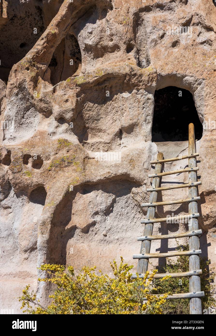 Bandelier National Monument in der Nähe von Los Alamos, New Mexico. Das Denkmal bewahrt die Häuser und das Territorium der angestammten Puebloans Stockfoto