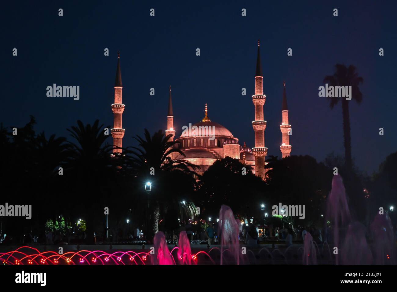 Sehenswürdigkeiten im historischen Viertel von Istanbul. Sultanahmet-Platz in Istanbul, Blaue Moschee. Stockfoto