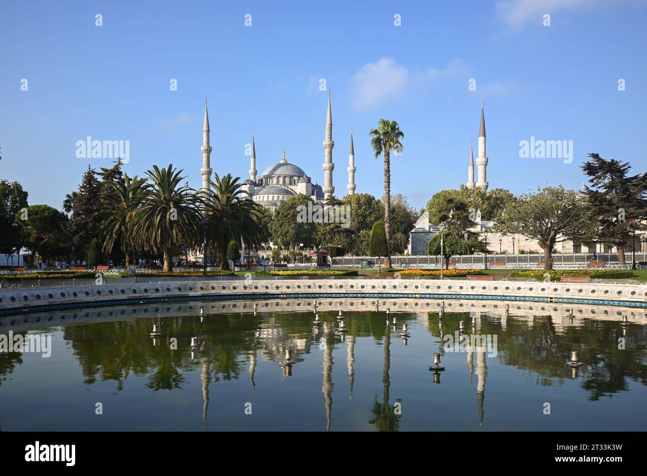 Sehenswürdigkeiten im historischen Viertel von Istanbul. Sultanahmet-Platz in Istanbul, Blaue Moschee. Stockfoto