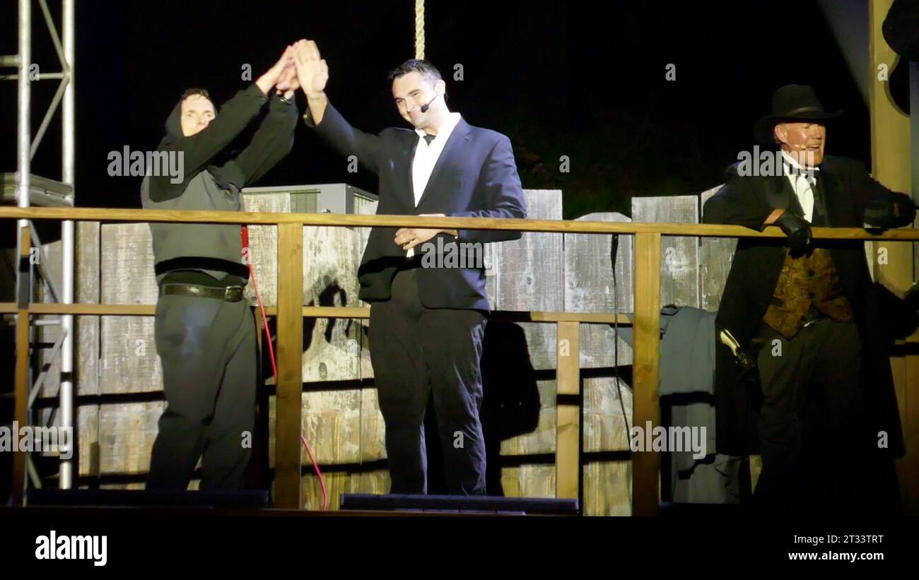 Buena Park, Kalifornien, USA 18. Oktober 2023 Elon Musk Spoof in der unannullierten Show auf der KnottÕs Scary Farm Halloween Haunt 50. Jahrestag auf der KnottÕs Berry Farm am 18. Oktober 2023 in Buena Park, Kalifornien, USA. Foto: Barry King/Alamy Stock Photo Stockfoto