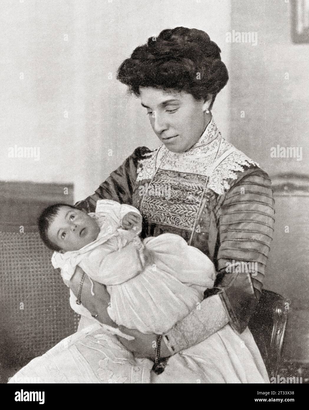 Das letzte Foto der Infantin María Teresa von Spanien, 1882 - 1912. Zweitältestes Kind und Tochter von Alfonso XII. Von Spanien. Hier zu sehen mit ihrer kleinen Tochter Prinzessin María de las Mercedes von Bayern, Infantin von Spanien (1911–1953). Aus Mundo Grafico, veröffentlicht 1912. Stockfoto