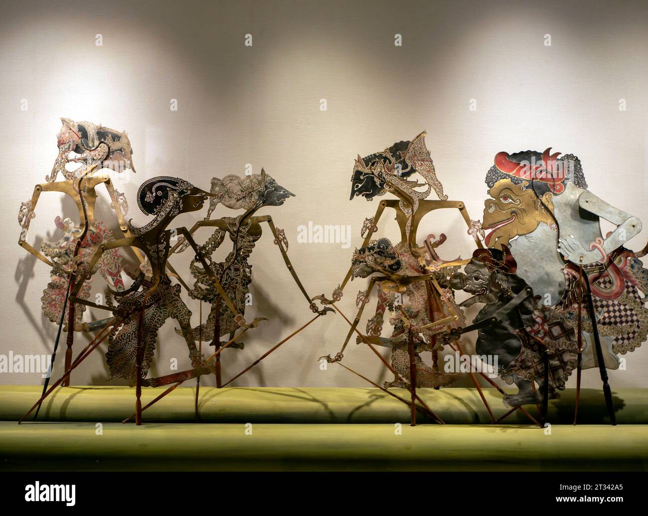 Wayang Kulit, Schattenpuppen, eine traditionelle javanische Kunst, aus Java, Indonesien. Stockfoto