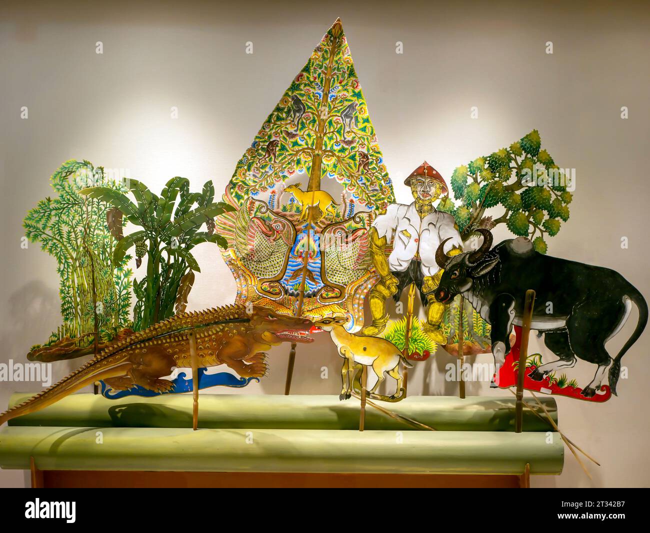 Wayang Kulit, Schattenpuppen, eine traditionelle javanische Kunst, aus Java, Indonesien. Stockfoto