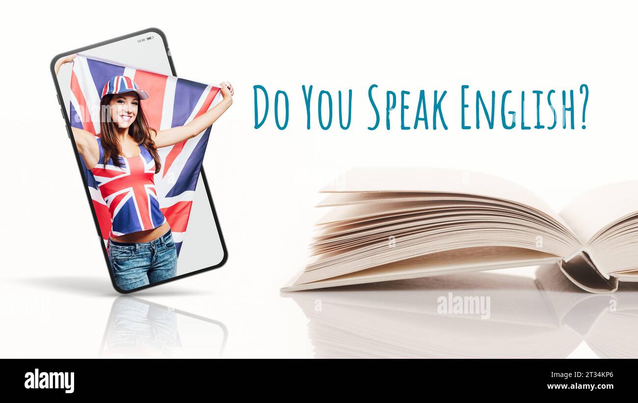 App zum Englischlernen, glückliche Schülerin auf dem Smartphone und offenes Lehrbuch, Online-Konzept zum Erlernen von Sprachen Stockfoto