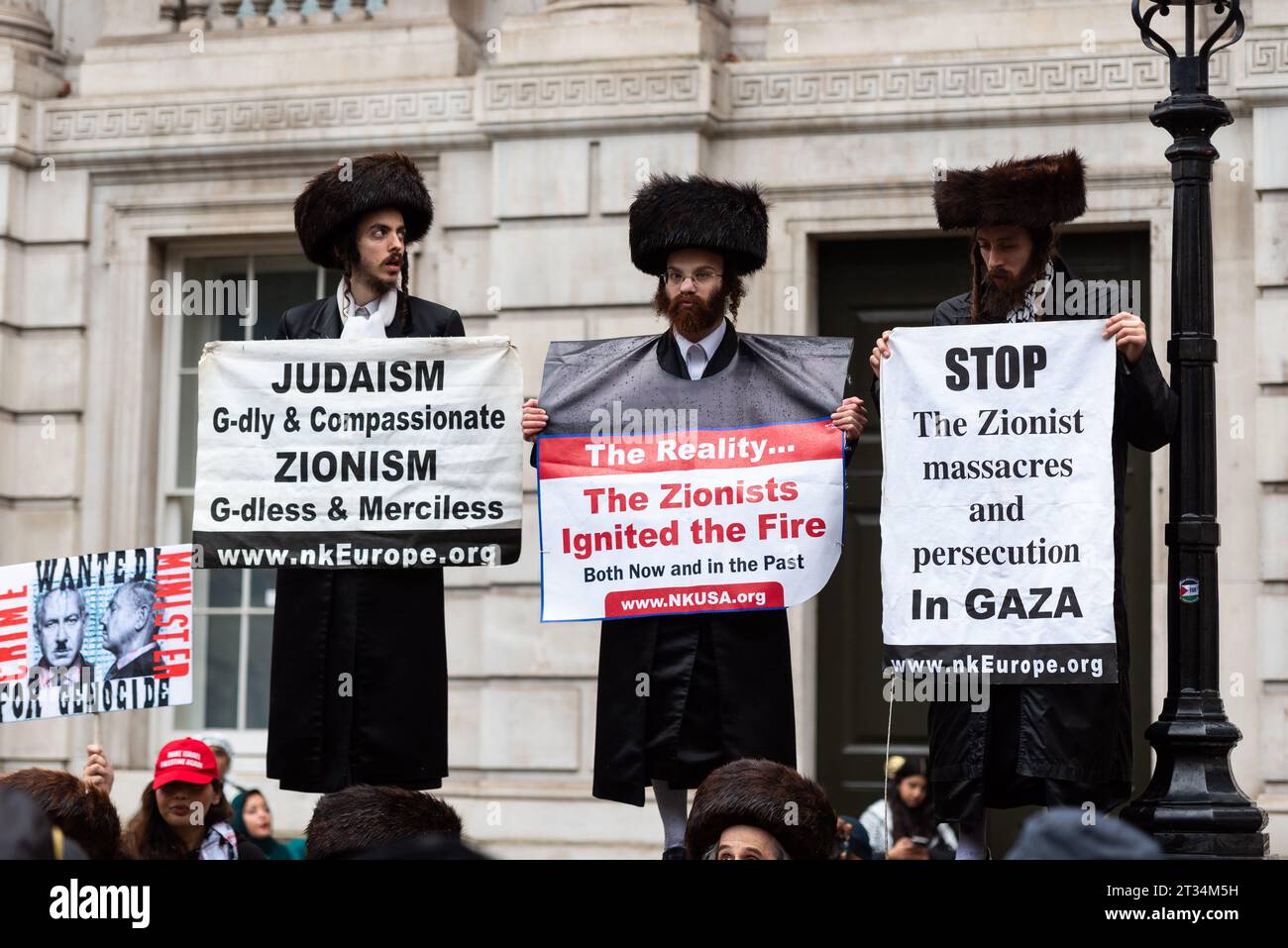 Demonstranten, die Juden bei einem Protest des Freien Palästinas in London nach der Eskalation des Konflikts in Israel und Gaza vertreten. Zionisten. Judentum Stockfoto