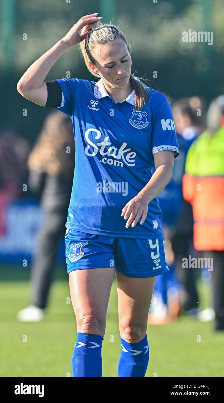 Walton Hall Park, Liverpool, Merseyside, England. Oktober 2023. Toni Duggan #9 von Everton Women reagiert auf das Vollzeitresultat beim Everton Women V Manchester United Women Football Club im Walton Hall Park in der Barclays Women's Super League/Women’s Super League. (Kreditbild: ©Cody Froggatt/Alamy Live News) Stockfoto