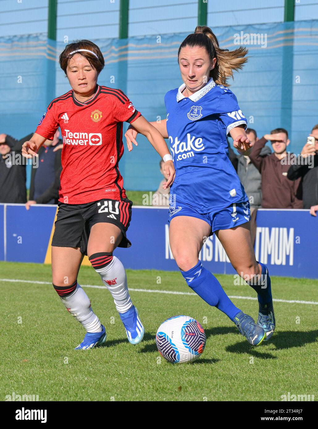 Walton Hall Park, Liverpool, Merseyside, England. Oktober 2023. , Während des Everton Women V Manchester United Women Football Club im Walton Hall Park, in der Barclays Women's Super League/Women’s Super League. (Kreditbild: ©Cody Froggatt/Alamy Live News) Stockfoto