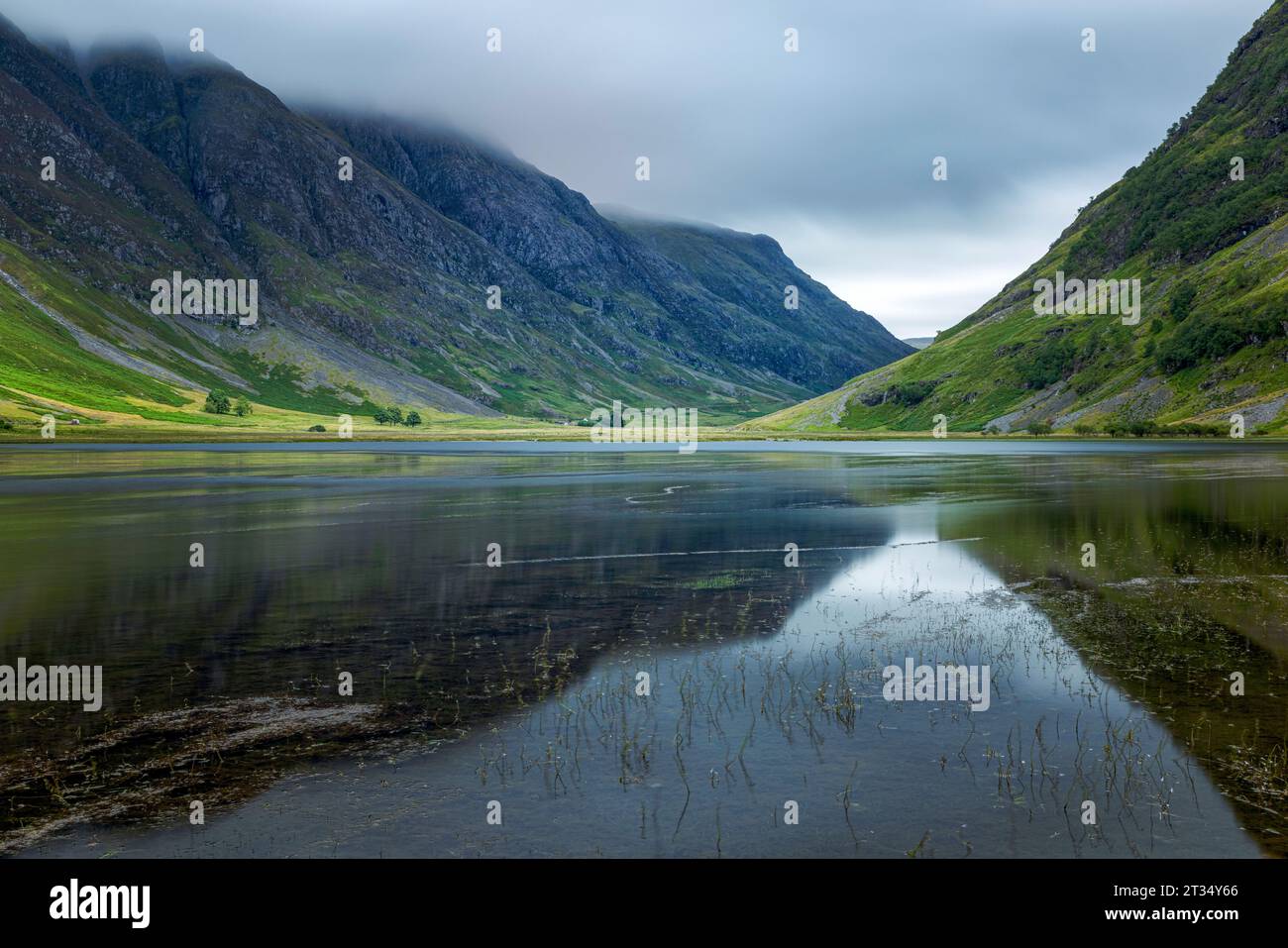 Loch Achtriochtan ist ein Süßwassersee im Herzen der Glencoe Highlands in Schottland. Stockfoto