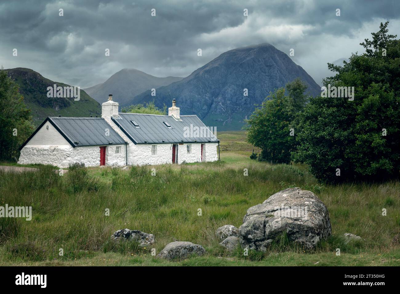 Black Rock Cottage ist ein Cottage im Herzen von Glencoe, Scottish Highlands. Stockfoto