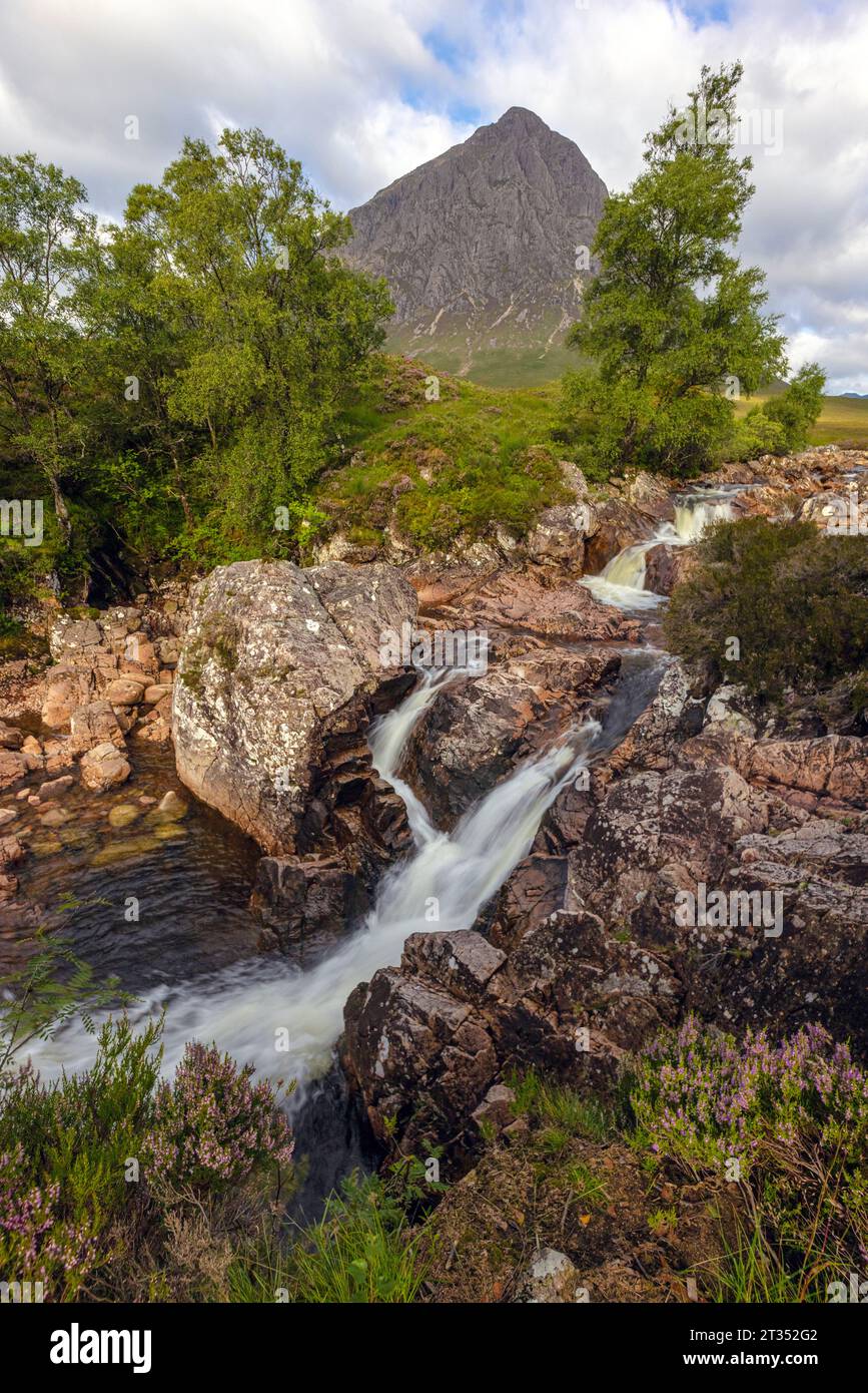 Buachaille Etive Mor ist ein majestätischer Berg in den schottischen Highlands im Glencoe Valley. Stockfoto