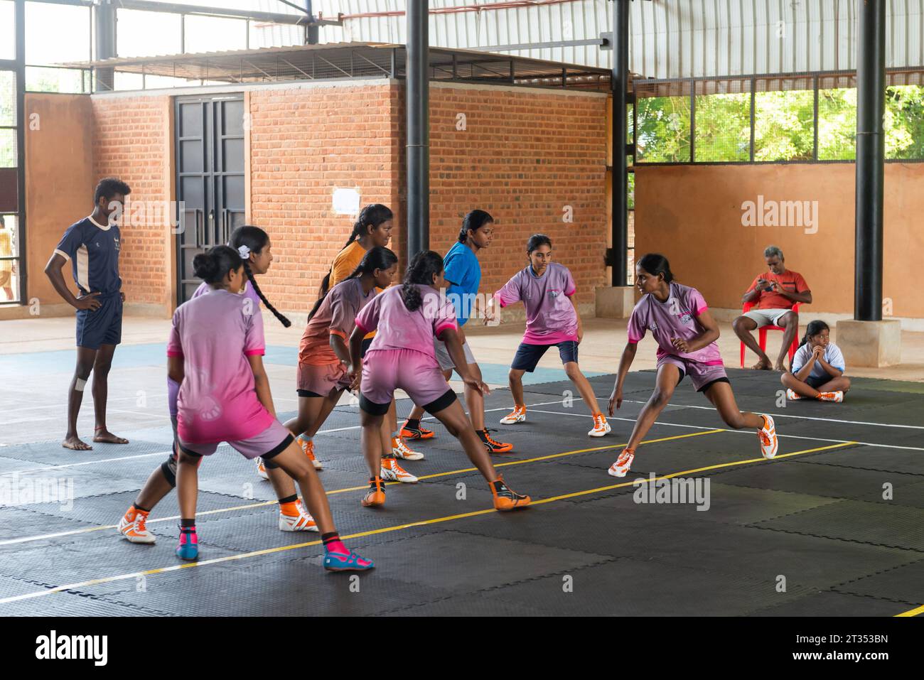 Auroville, Indien – August 2023: Kabbadi-Spiel auf dem New Creation Sportsground Stockfoto