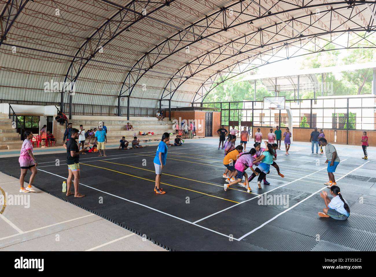 Auroville, Indien – August 2023: Kabbadi-Spiel auf dem New Creation Sportsground Stockfoto