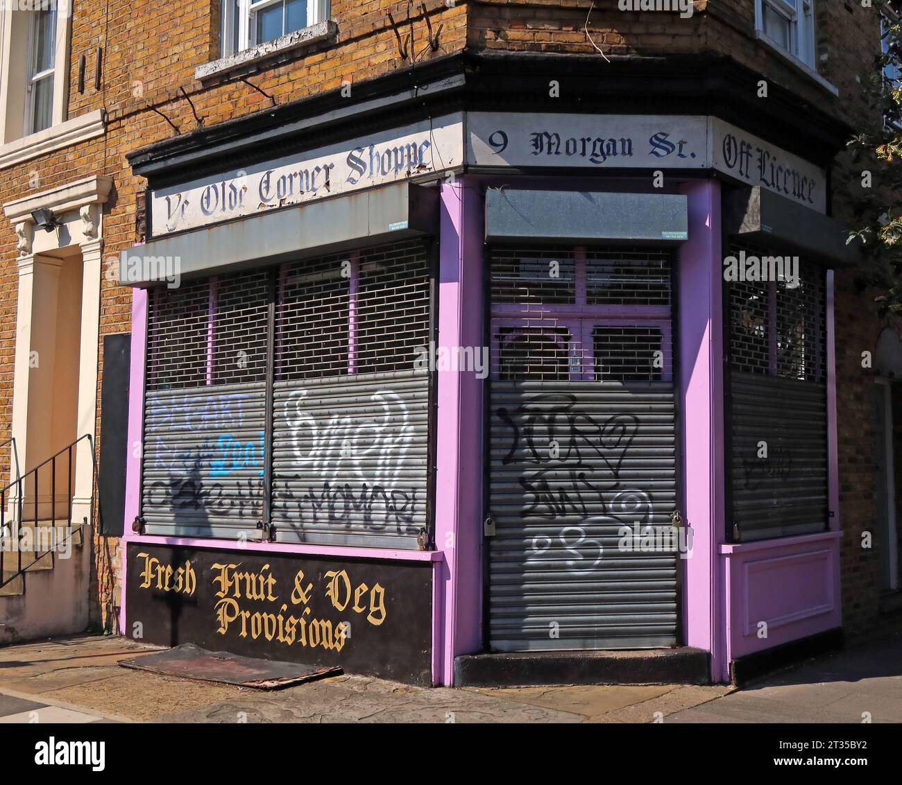 Old YE Olde Corner Shoppe, Morgan St, ohne Lizenz, frisches Obst & Gemüse, Mile End, London, England, E3 5AA Stockfoto