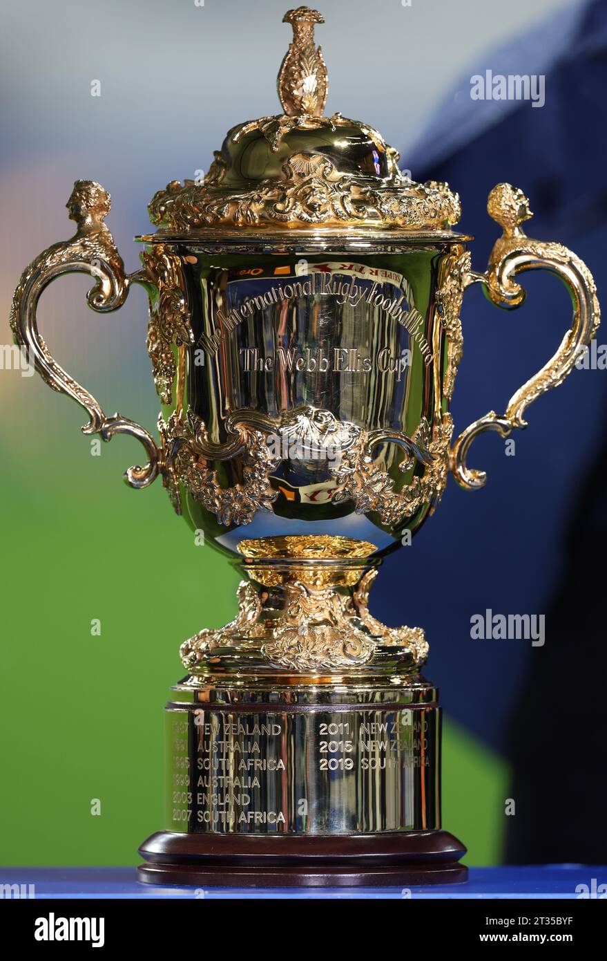 Saint Denis, Frankreich. Oktober 2023. Vorstellung des Webb Ellis Cup vor dem Kampf im Halbfinale zwischen England und Südafrika bei der Rugby-Weltmeisterschaft 2023 Credit: Mickael Chavet/Alamy Live News Stockfoto