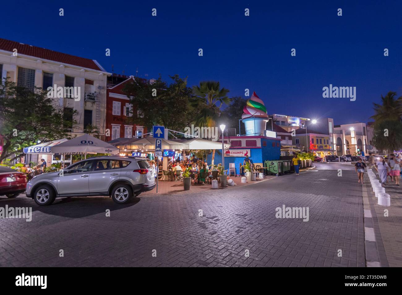 Willemstad, Curacao bei Nacht Hauptstadt der niederländischen Karibikinsel Curacao Stockfoto