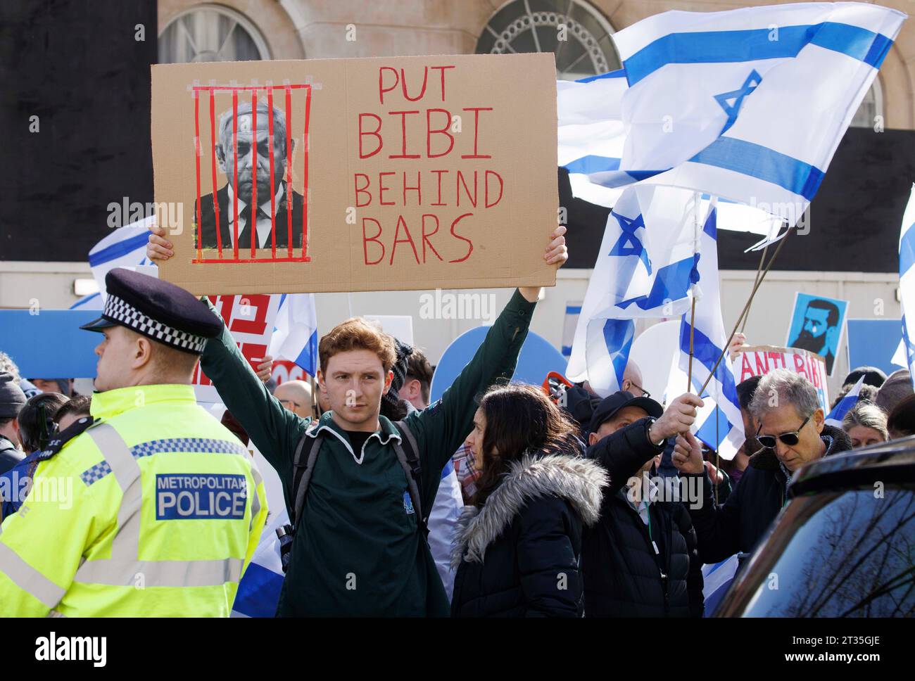 Gegner von Benjamin Netanjahu demonstrieren gegenüber der Downing Street Stockfoto