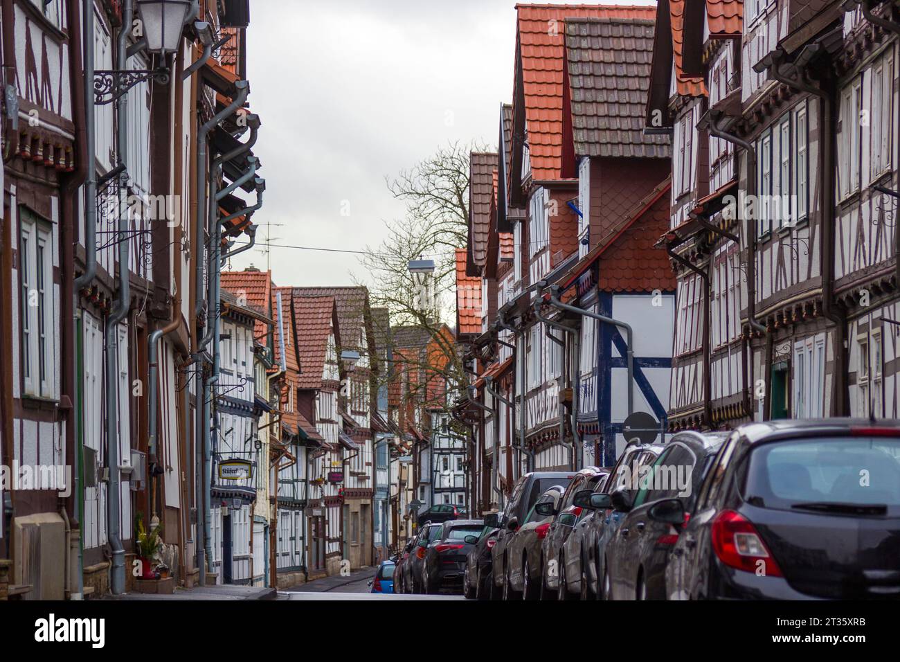 Bad Sooden-Allendorf: 30. DEZEMBER 2021, Straße in Bad Sooden-Allendorf im Werra-Tal in Deutschland Stockfoto