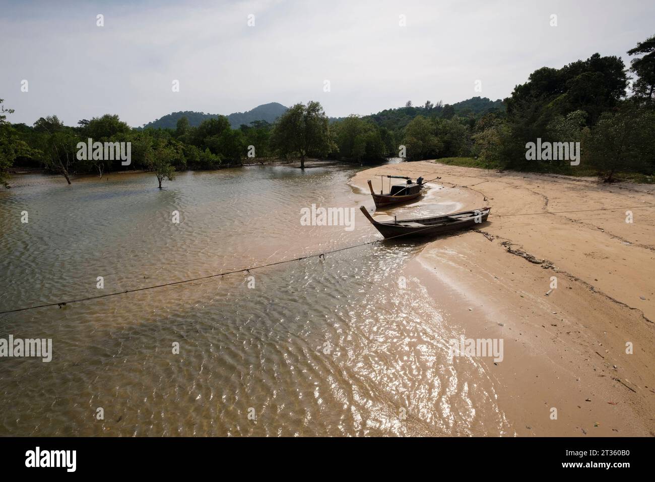 Boote am Ao Mae Mai - Koh Phayam - Thailand, Dezember 2022 *** Boote bei Ao Mae Mai Koh Phayam Thailand, Dezember 2022 Credit: Imago/Alamy Live News Stockfoto