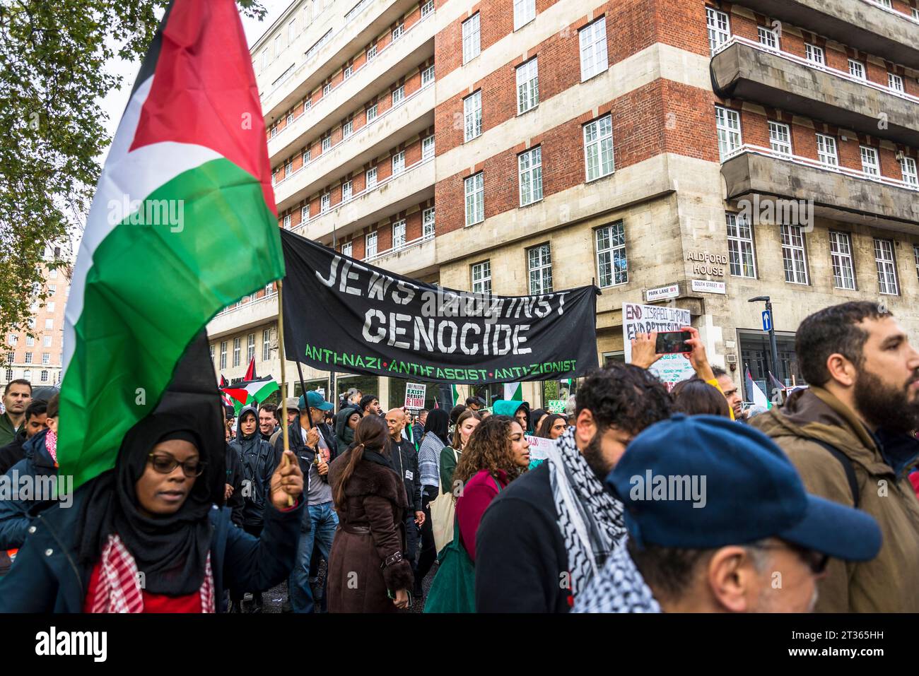 Juden gegen Völkermord Banner, pro-palästinensische Proteste in Zentral-London am 21.10.2023, England, Großbritannien Stockfoto