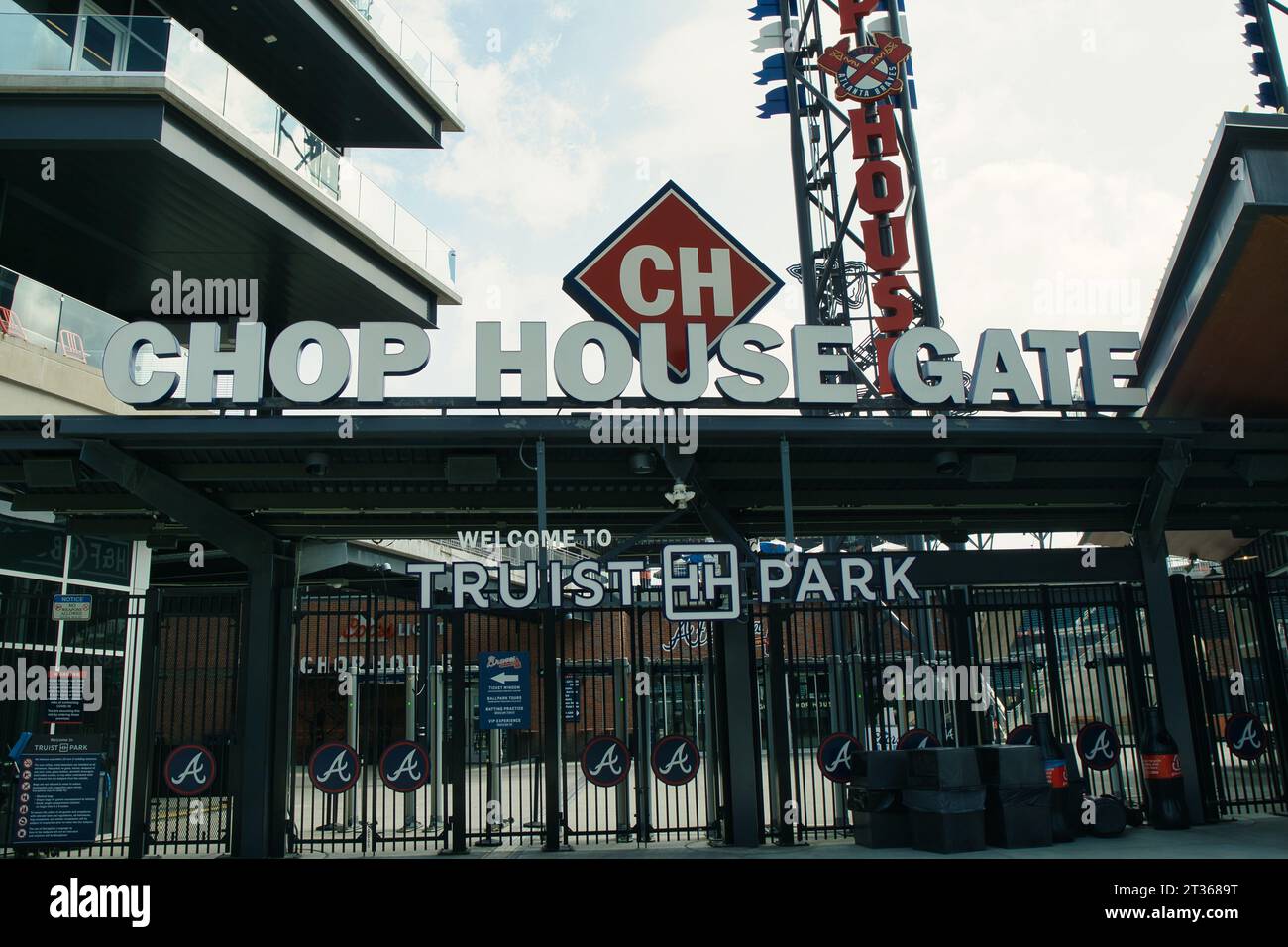 Atlanta, GA, USA: 12. Juni 2021 - Eintritt zum Truist Stadium in Atlanta, Georgia. Das Stadion ist ein Ballpark und das Heimstadion der Major League Basebal Stockfoto