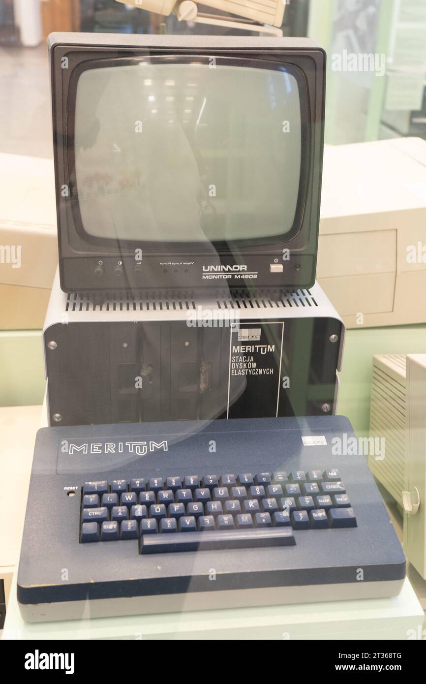 Der erste alte Computer COMPAQ. Retro-Gerät. Compaq Computer Corporation. Polen, Warschau - 28. Juli 2023. Stockfoto