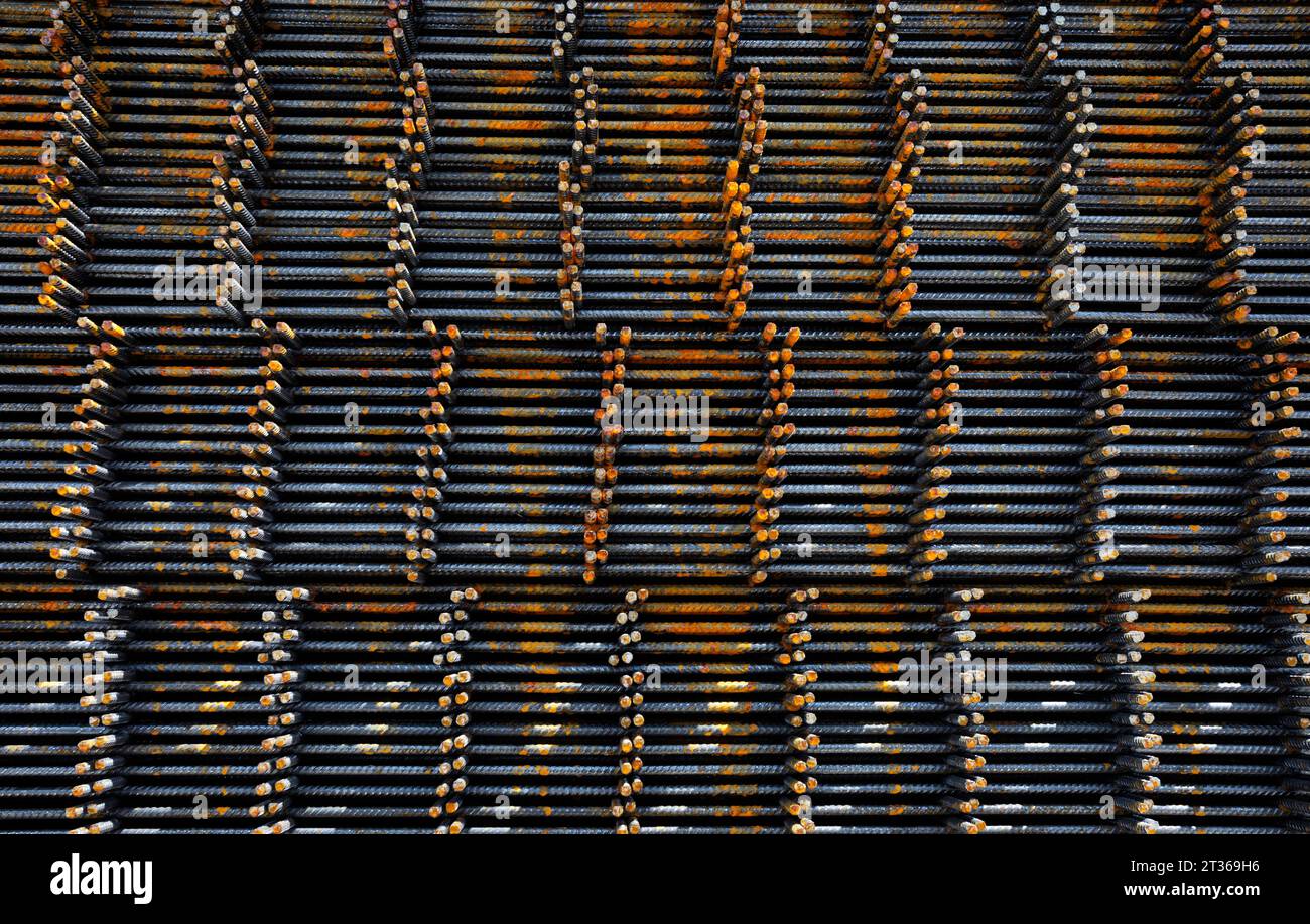 Stapel von industriellen Stahlgittern Stockfoto