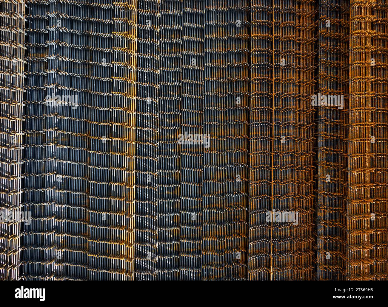 Stapel von industriellen Stahlgittern Stockfoto