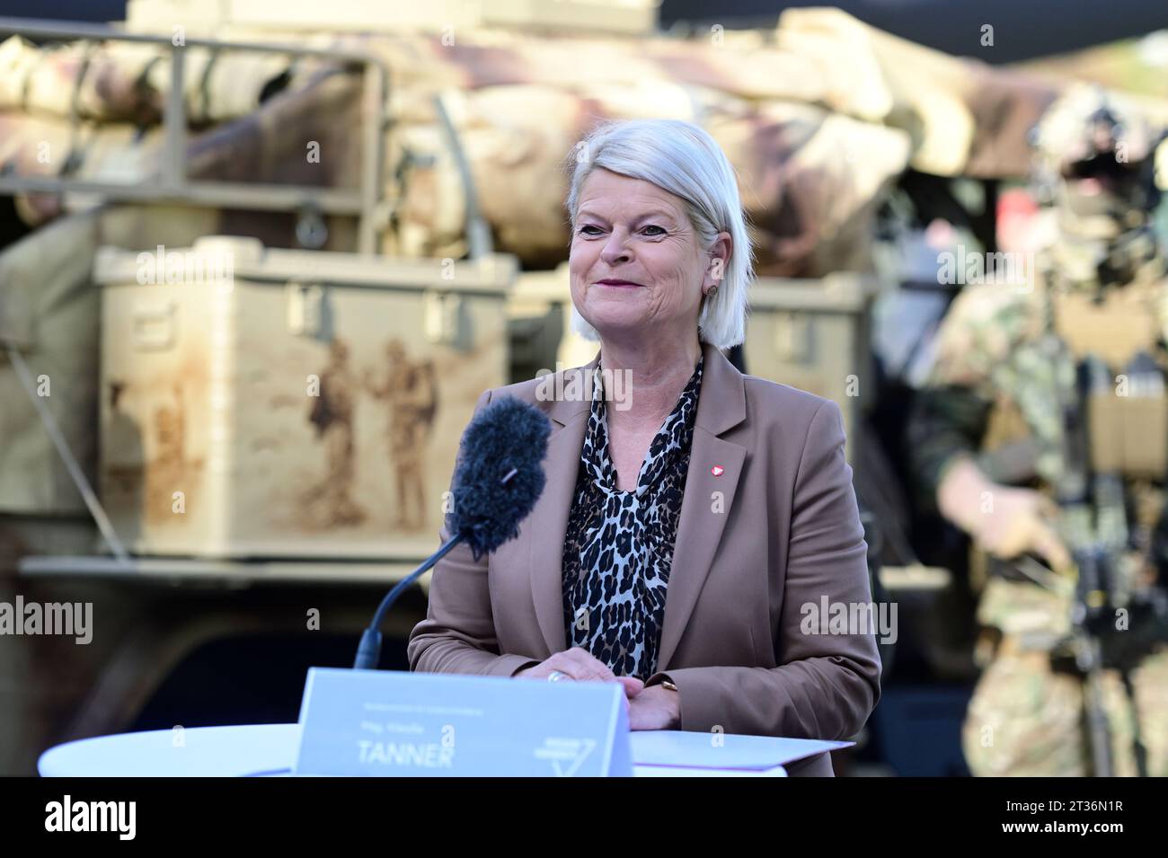 Wien, Österreich. Oktober 2023. Pressekonferenz zur Informations- und Leistungsschau der österreichischen Bundeswehr mit Verteidigungsministerin Klaudia Tanner (ÖVP) Stockfoto