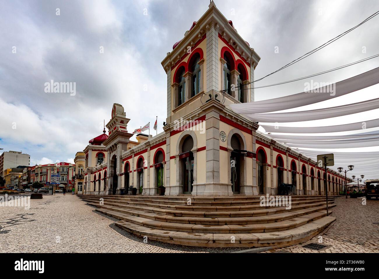 Marktgebäude im Stadtzentrum, Praca da Republica, Loule, Algarve, Portugal Stockfoto