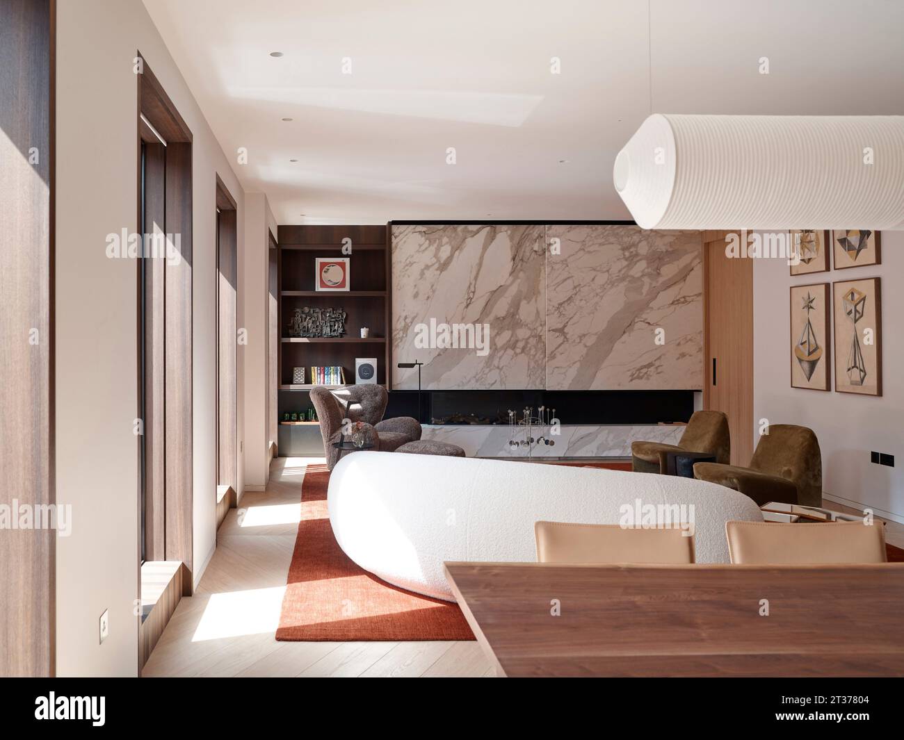 Wohn- und Essbereich. Mount Row Apartments, London, Großbritannien. Architekt: Studio Mackereth, 2023. Stockfoto