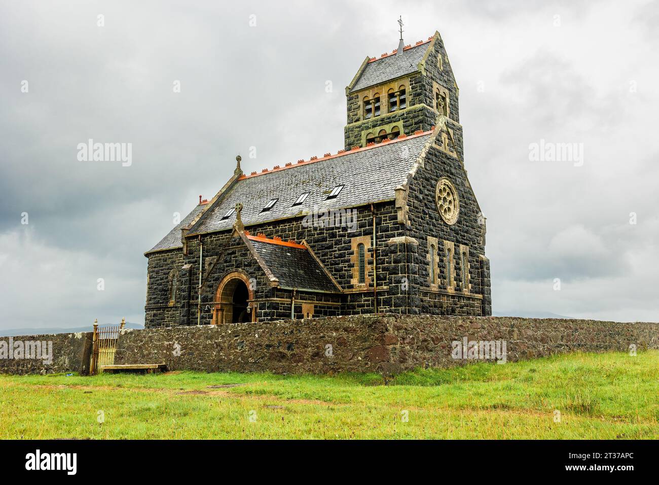 St. Edwards Church auf der Isle of Sanday, Canna, Small Isles, Schottland. Jetzt entweiht und wegen Feuchtigkeitsproblemen nicht mehr verwendet. 1963 geschlossen. Horizontal Stockfoto