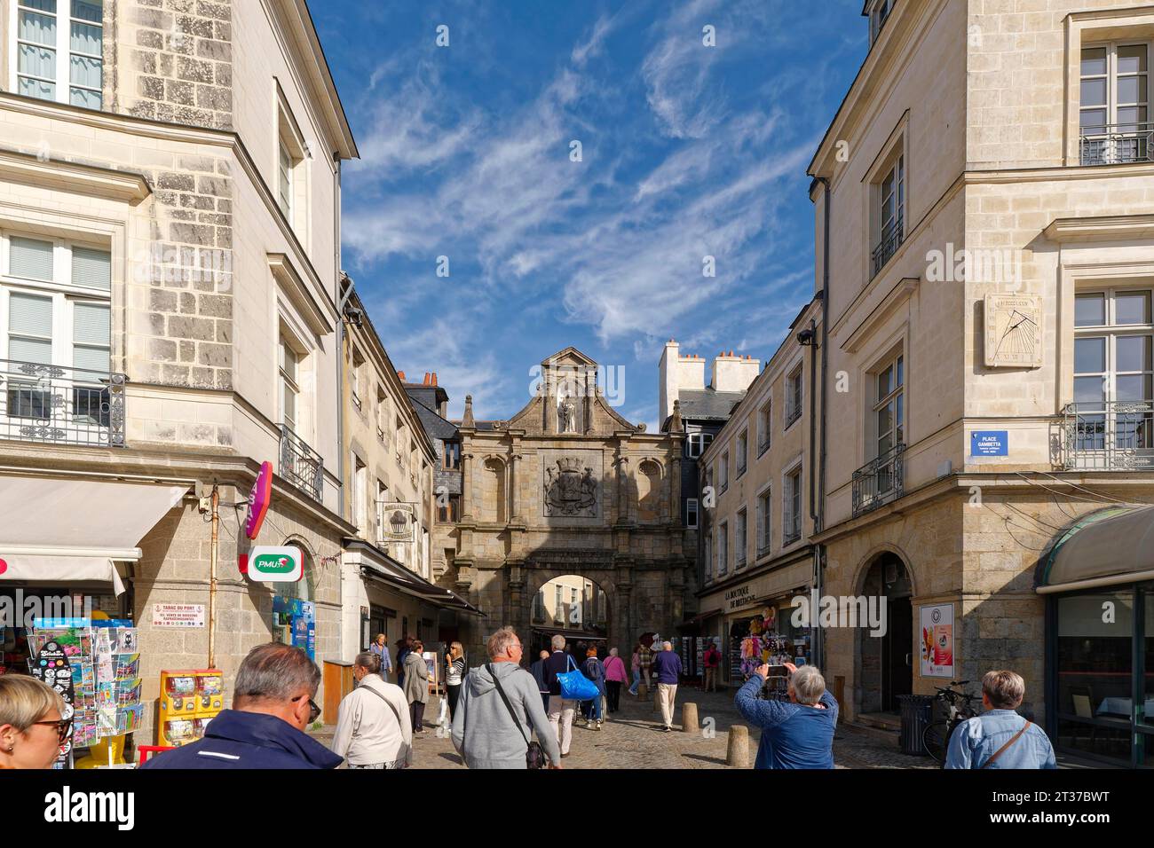 Das mittelalterliche Stadttor Porte Saint Vincent in der Altstadt von Vannes in der Bretagne. Vannes, Morbihan, Frankreich Stockfoto