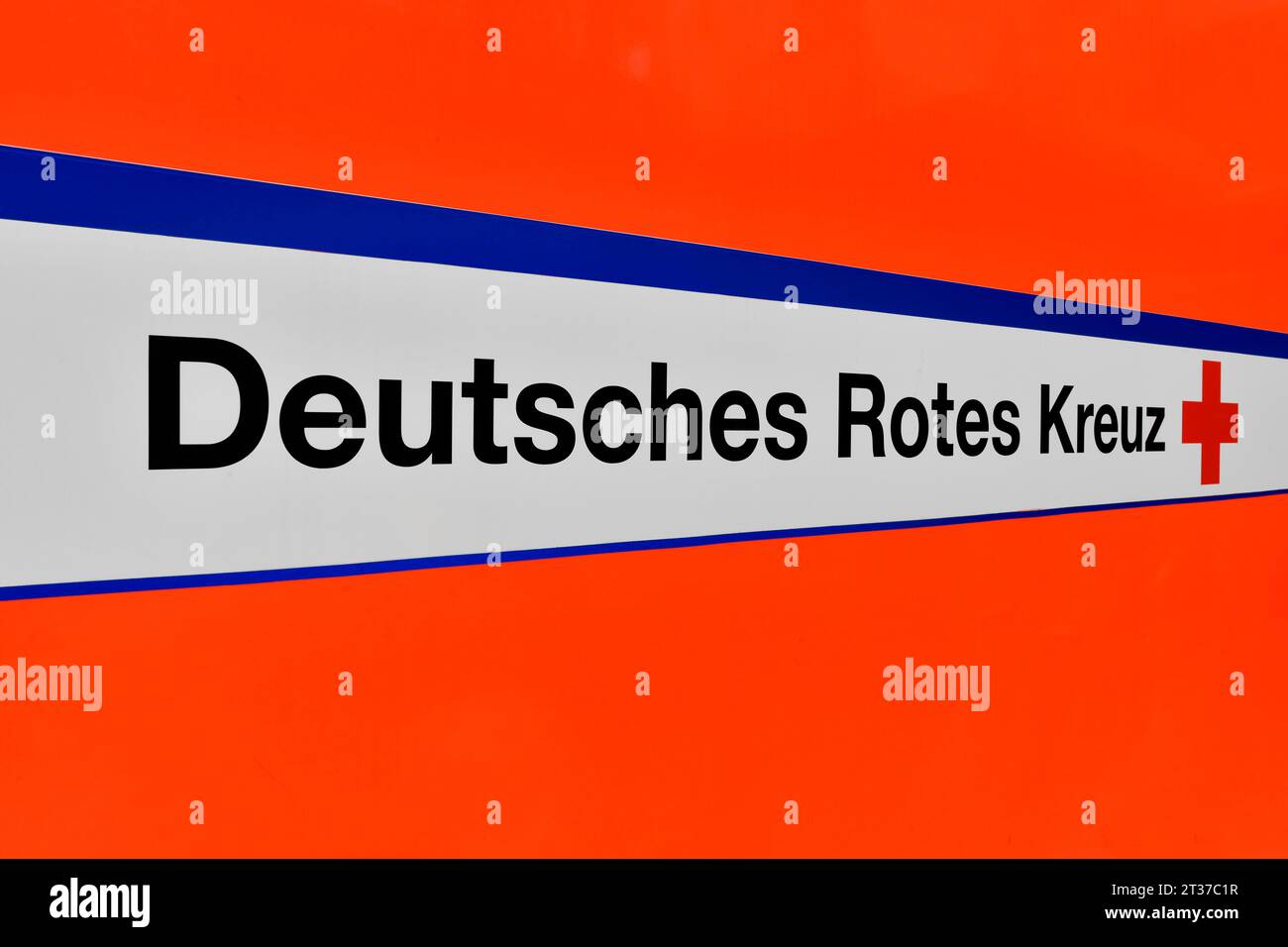 Deutsches Rotes Kreuz, DRK, Logo auf RTW, Krankenwagen, Krankenwagen, Einsatzfahrzeug, PreZero Arena, Sinsheim, Baden-Württemberg, Deutschland Stockfoto