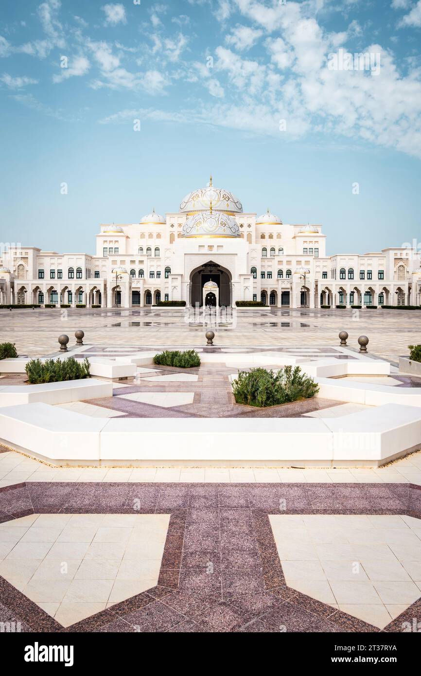 Architektonisches Wahrzeichen Qasr Al Watan Presidential Palace Komplex in Abu Dhabi, Vereinigte Arabische Emirate (VAE). Stockfoto