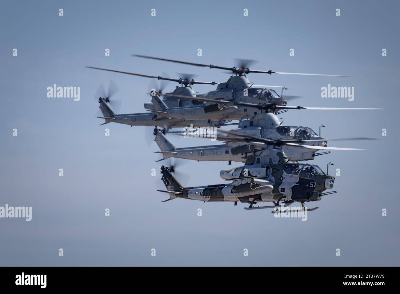 Miramar, Kalifornien, USA - 23. September 2023: Vier Bell AH-1Z Vipers, Teil der Marine Air Ground Task Force (MAGTF) auf der America's Airshow 2023. Stockfoto