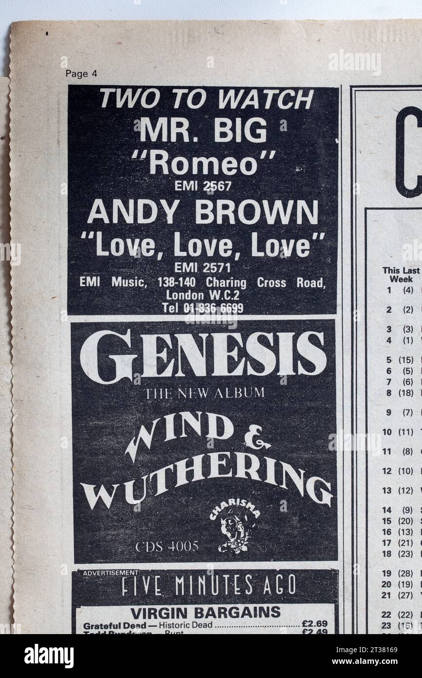 Werbespots in NME Music Paper der 1970er Jahre für neue Veröffentlichungen von Genesis Andy Brown und Mr Big Stockfoto