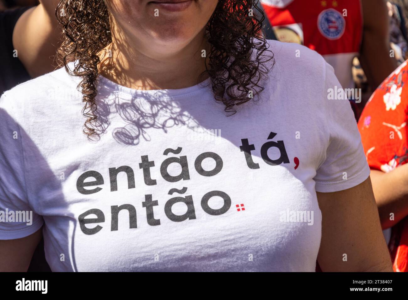 Salvador, Bahia, Brasilien - 30. Mai 2019: Brasilianer protestieren gegen Kürzungen der Bildung durch Präsident Jair Bolsonaro in Hemden mit den Namen Coll Stockfoto
