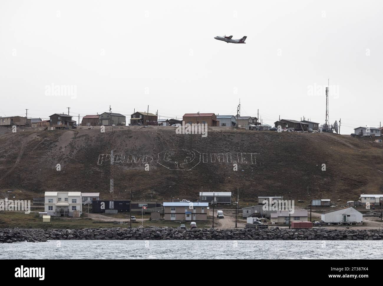 Das Flugzeug startet vom Pond Inlet Stockfoto