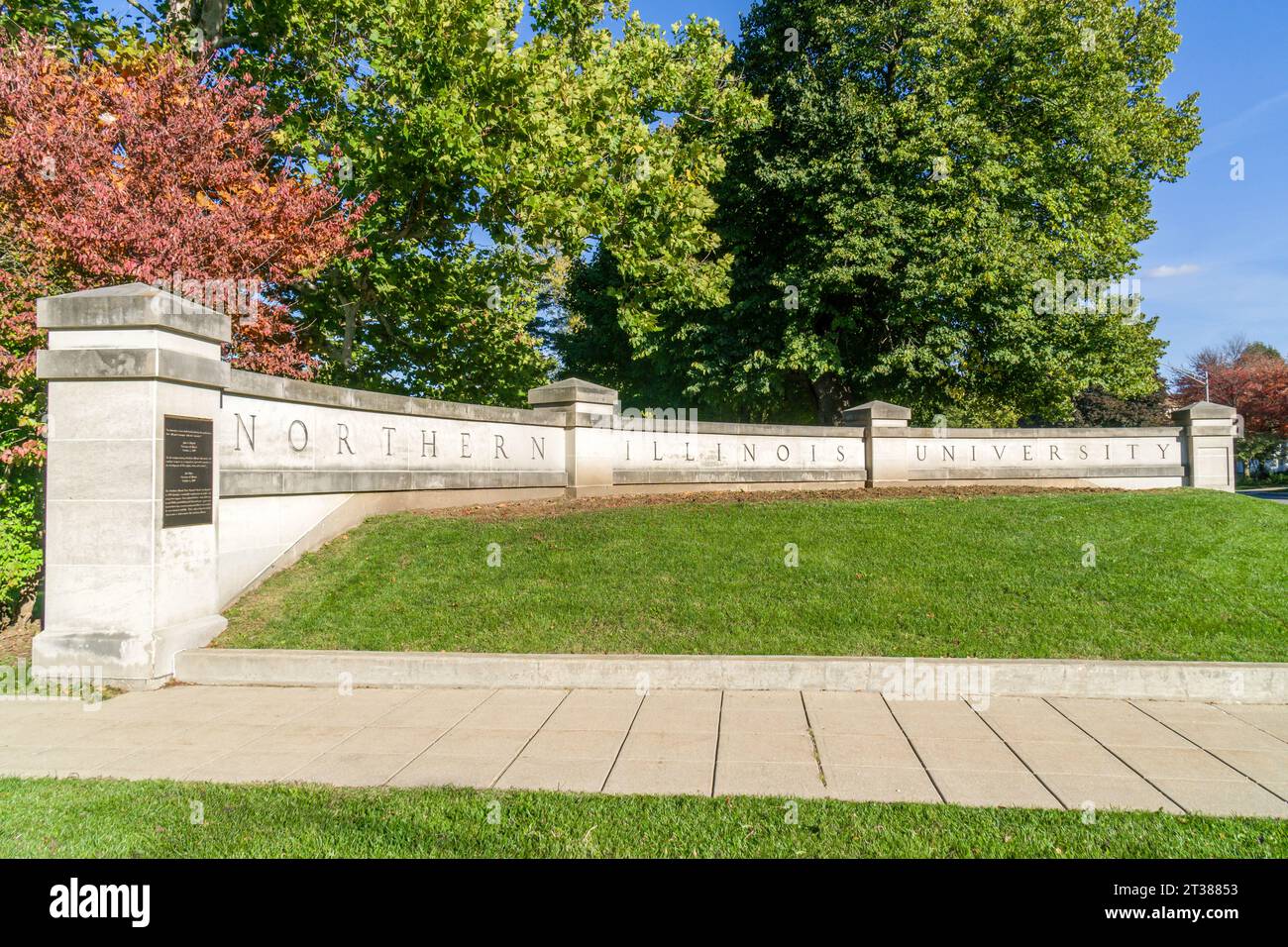 DEKALB, IL, USA - 17. OKTOBER 2023: Besuch des Campus der Northern Illinois University. Stockfoto