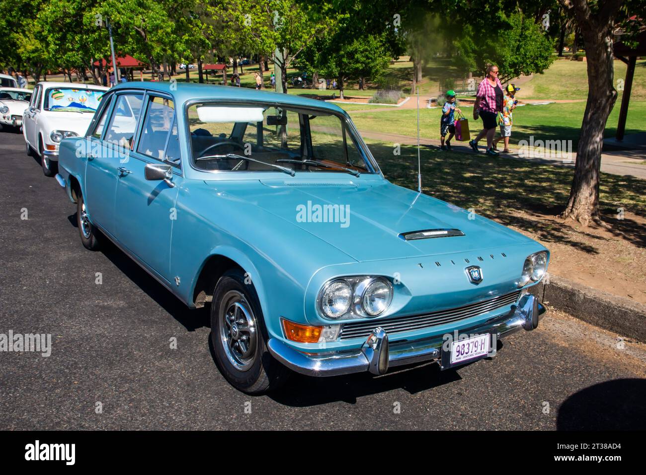 Ein blauer Triumph 2000 Mk I aus den 1960er Jahren parkte im ANZAC Park Tamworth Austrakia. Stockfoto