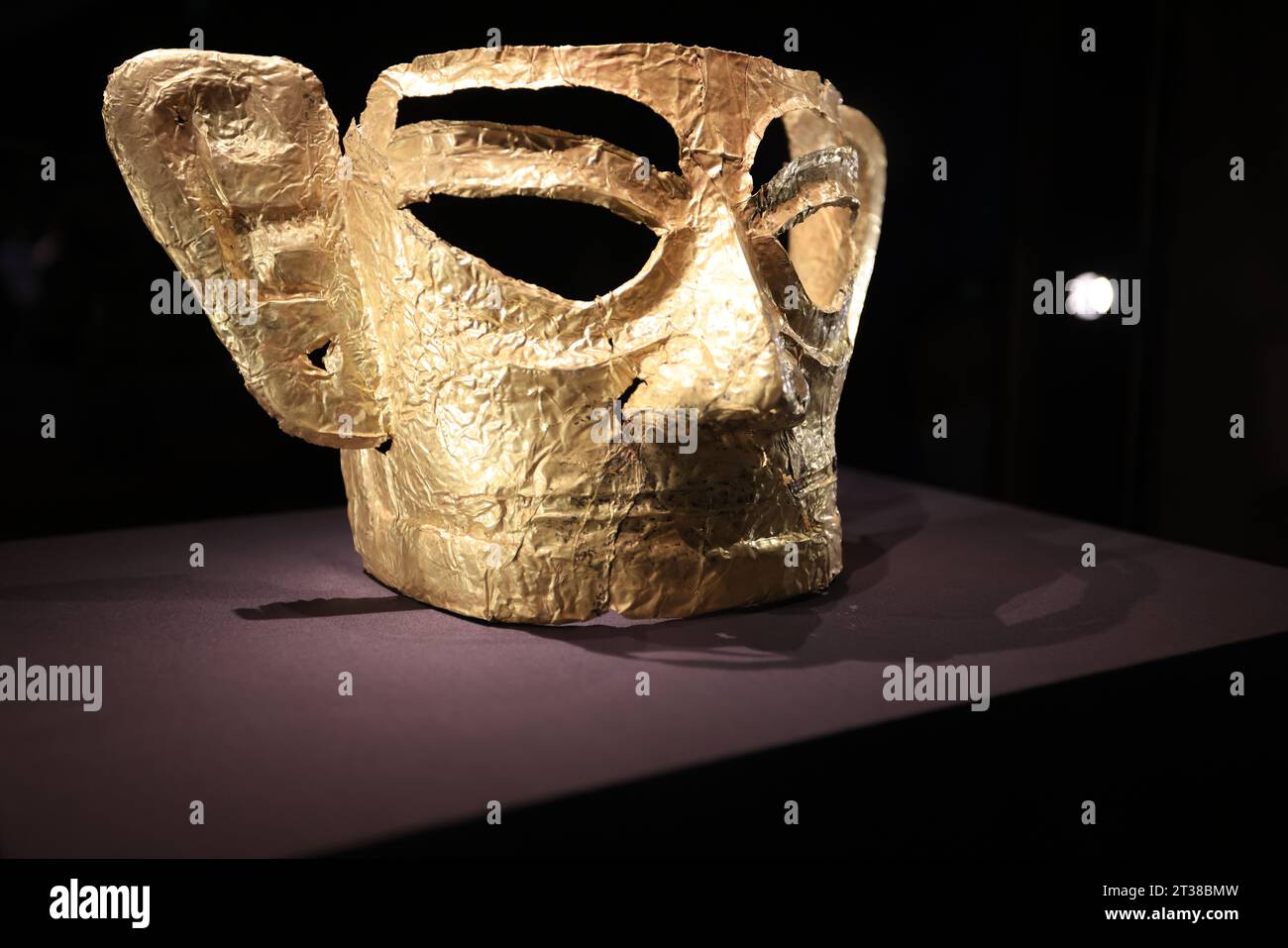 Hongkong 23. Oktober 2023: Maske und Skulptur in der Sanxingdui-Kultur. Es ist eine archäologische Stätte und eine bedeutende Kultur der Bronzezeit im modernen Gua Stockfoto