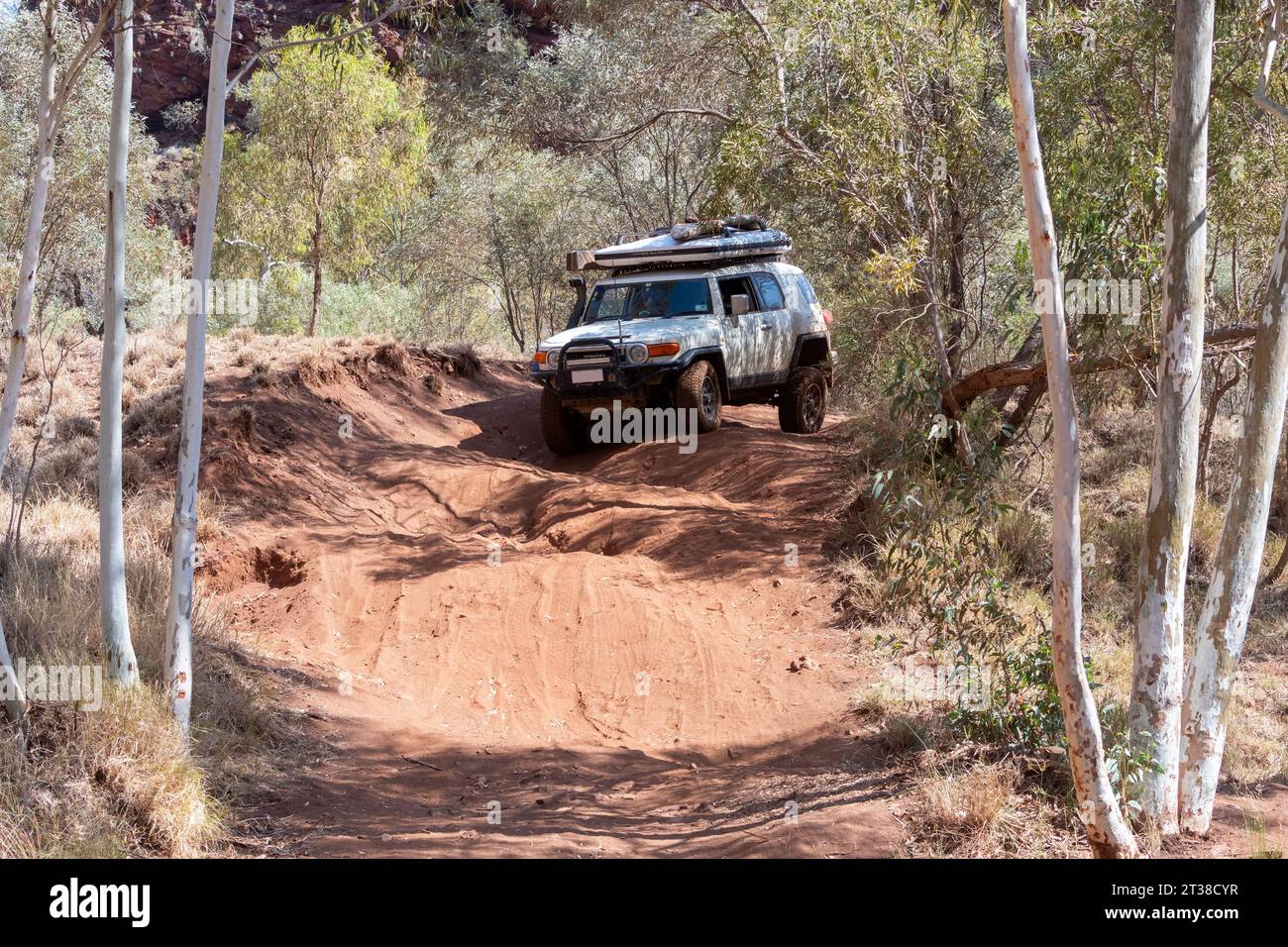 Toyota Fan Edition fj50 auf einem rauen Outback Dirt Track, Kalgan Pool, Pilbara, Western Australia, Australien Stockfoto