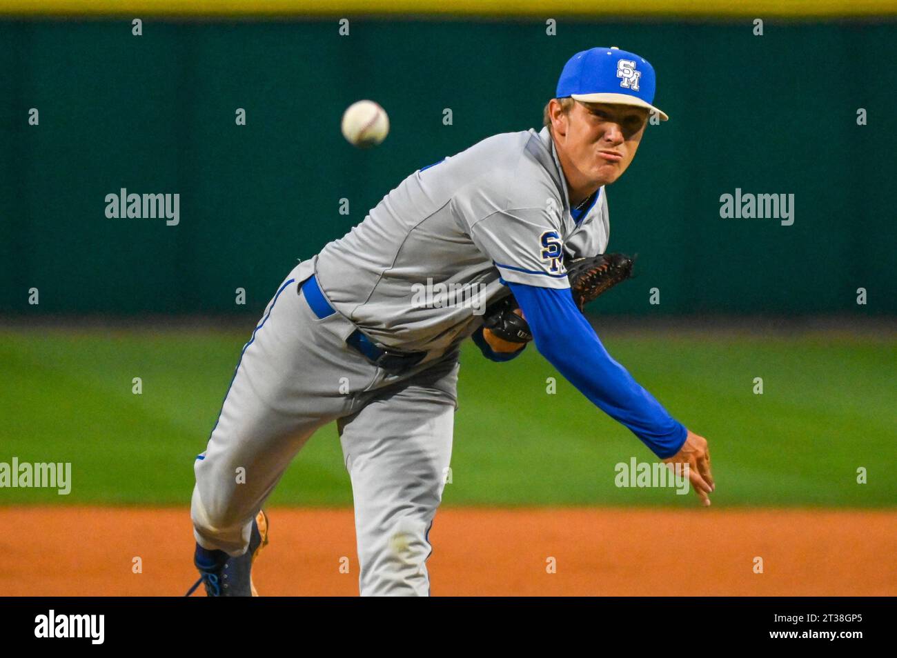 Der Santa Margarita Eagles Pitcher Collin Clarke (12) spielt während des CIF Southern Section Division 1 Baseball Finals am Freitag, Mai. 19, 2023 Zoll lang Stockfoto