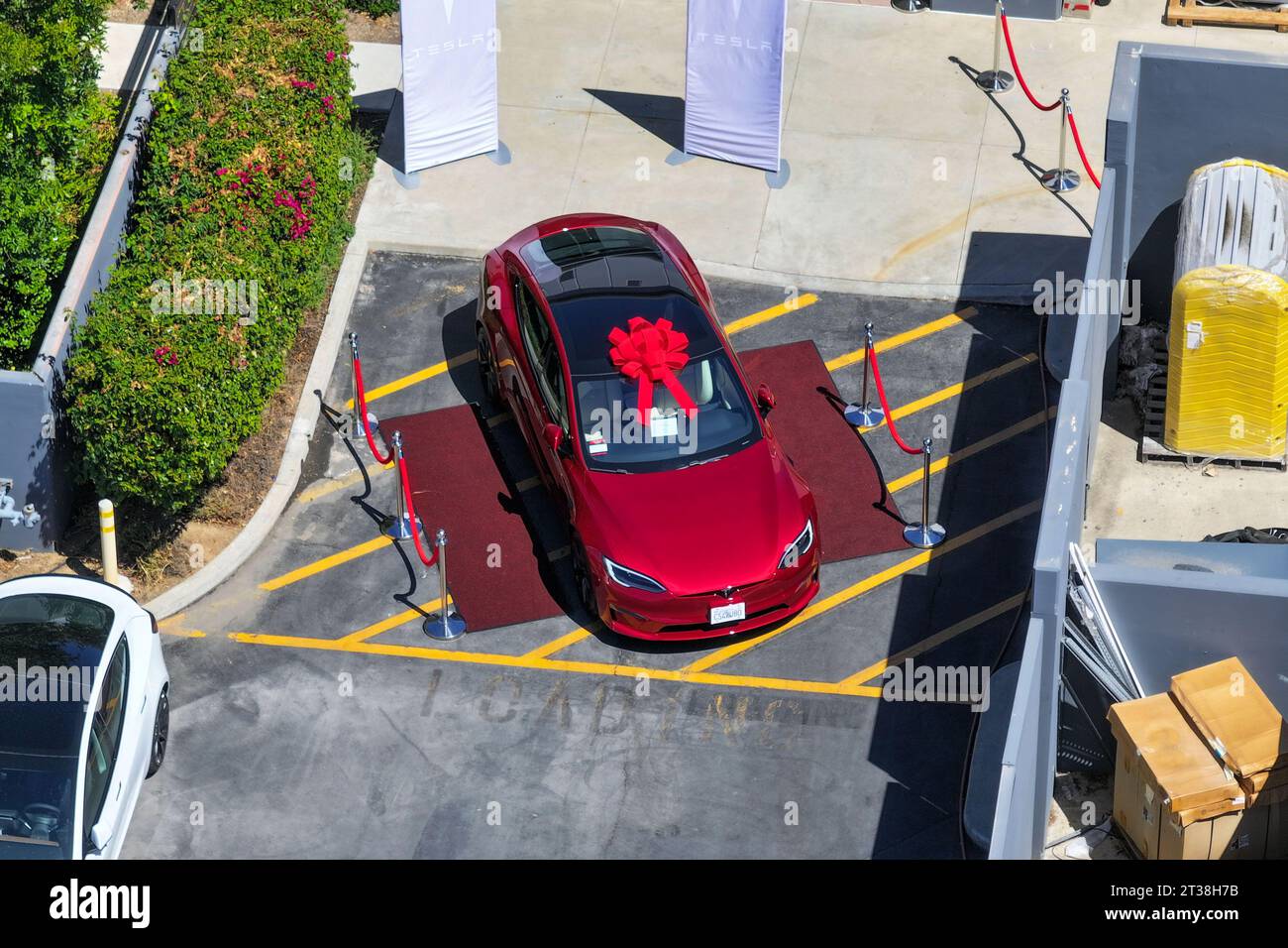 Allgemeine Luftaufnahme der Tesla Fahrzeuge im Riverside-Lindbergh Tesla Händlerbetrieb und Service Center am Mittwoch, 16. August 2023 in Riverside, Stockfoto